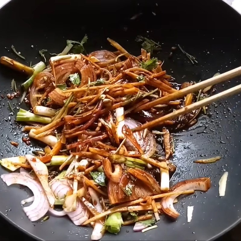 Bước 2 Pha nước sốt đậm đà Cá diêu hồng hấp hành gừng