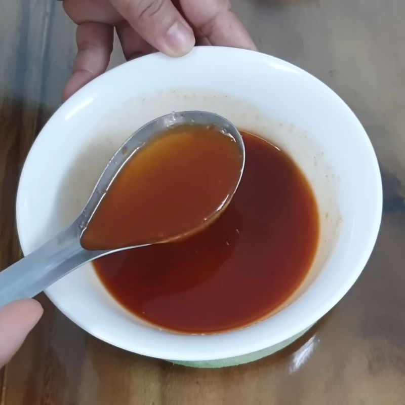 Bước 2 Pha nước sốt sườn kho chua ngọt đậm đà sườn kho chua ngọt