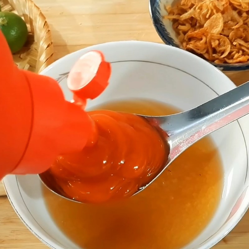 Bước 3 Pha nước sốt trộn gỏi chua ngọt Gỏi bò rau má