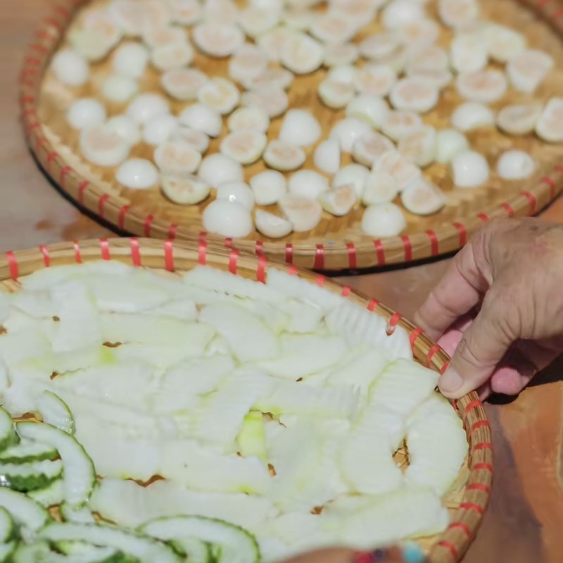 Bước 2 Phơi khô rau củ Mắm đu đủ Huế