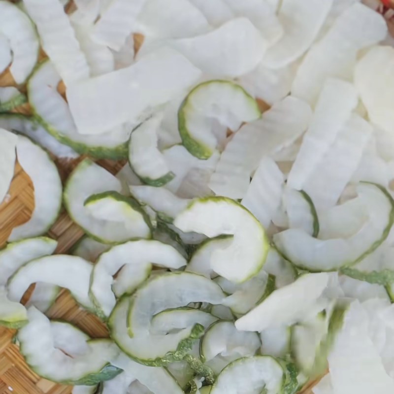 Bước 2 Phơi khô rau củ Mắm đu đủ Huế