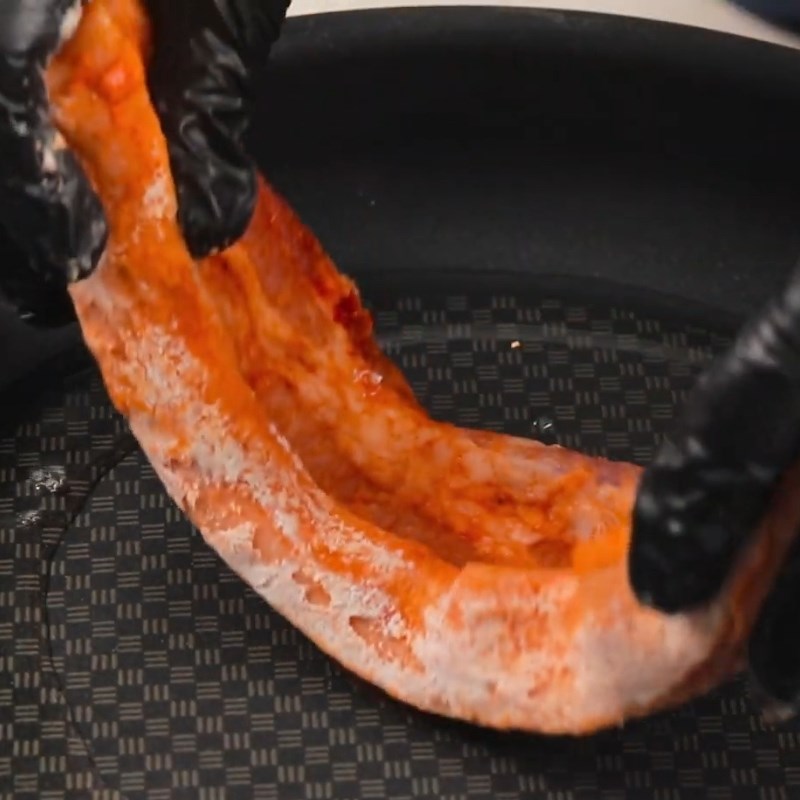 Bước 3 Phủ bột ngô và chiên thịt Thịt ba chỉ chiên giòn