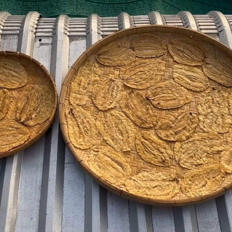 Bước 4 Quết nước gừng và phơi nắng đợt 2 Chuối ép phơi khô