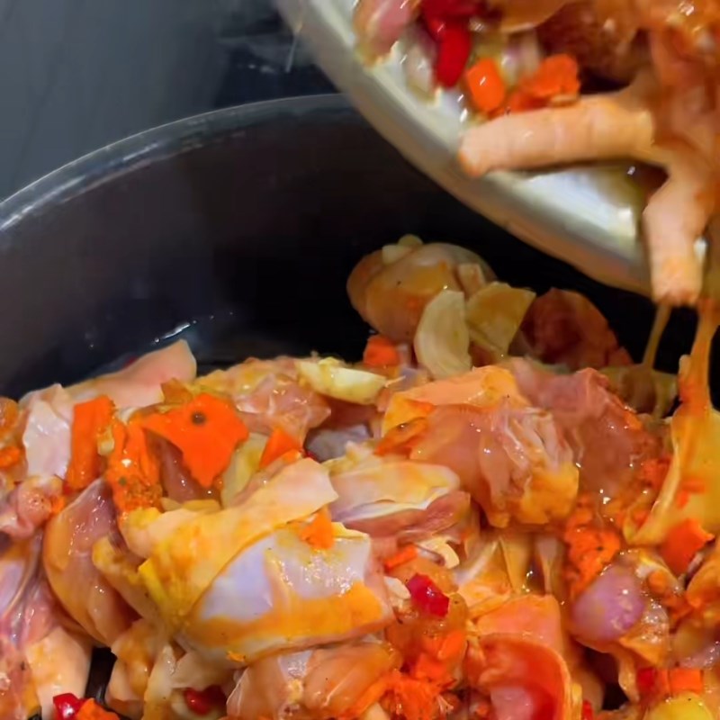 Bước 3 Rang gà với nghệ thơm lừng Gà rang nghệ