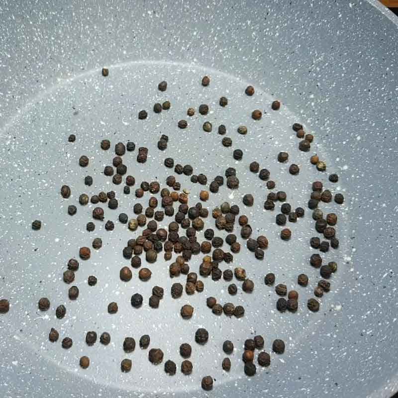 Bước 4 Rang tiêu hạt thịt ba chỉ ngâm nước mắm