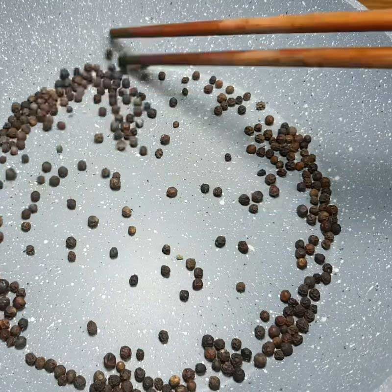 Bước 4 Rang tiêu hạt thịt ba chỉ ngâm nước mắm