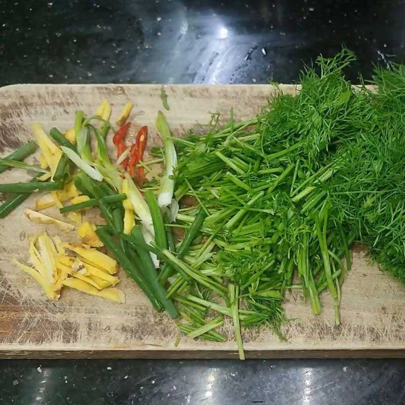 Bước 1 Sơ chế cá trắm và chuẩn bị nguyên liệu cá trắm hấp xì dầu