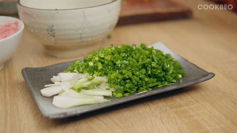 Bước 2 Sơ chế các nguyên liệu khác Thịt băm sốt cà chua