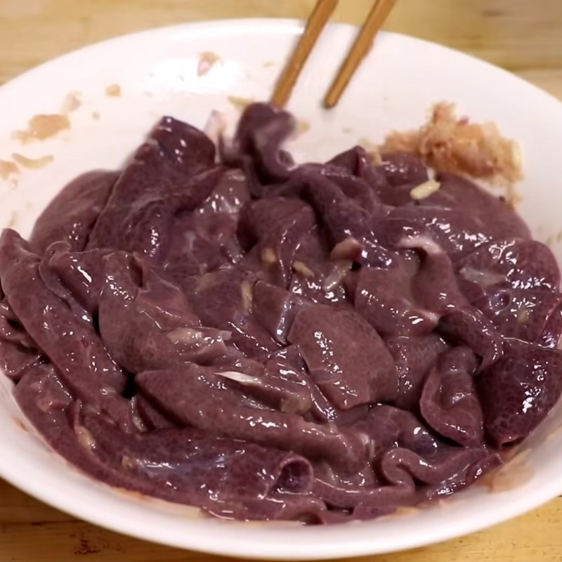 Bước 3 Sơ chế cật heo và gan heo Cháo Quảng