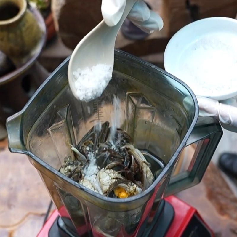 Bước 1 Sơ chế cua cà ra và lọc lấy nước cốt lẩu cà ra