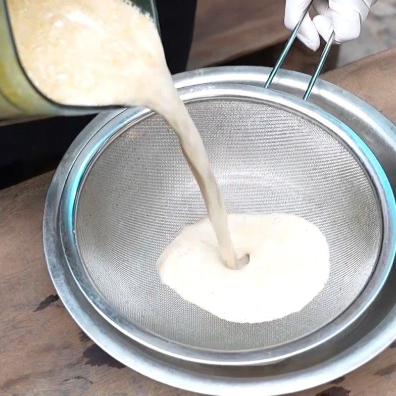 Bước 1 Sơ chế cua cà ra và lọc lấy nước cốt lẩu cà ra