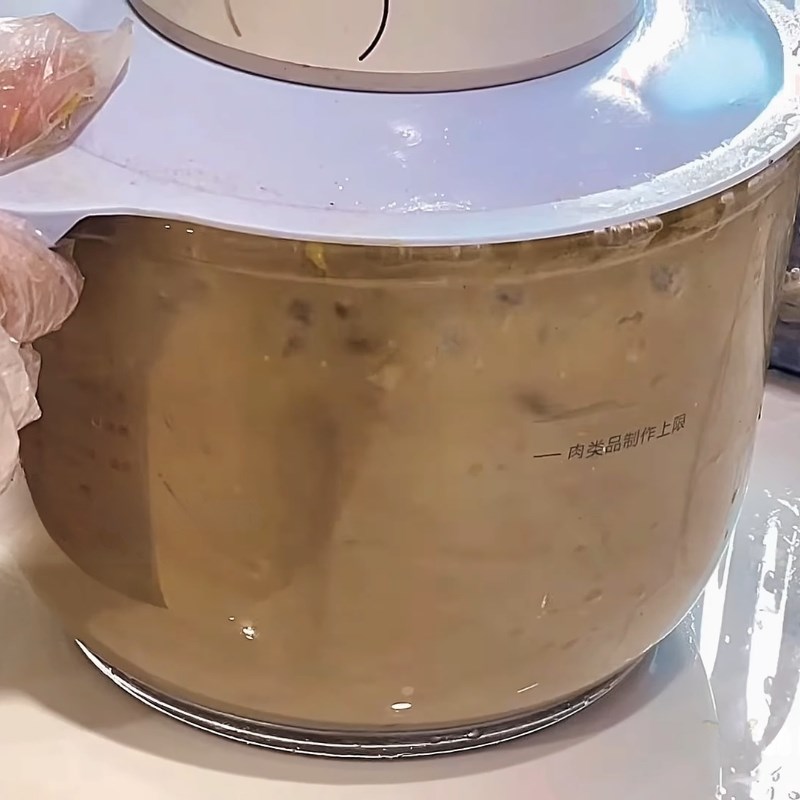 Bước 1 Sơ chế cua đồng và xay lấy nước cốt Bún riêu cua tóp mỡ