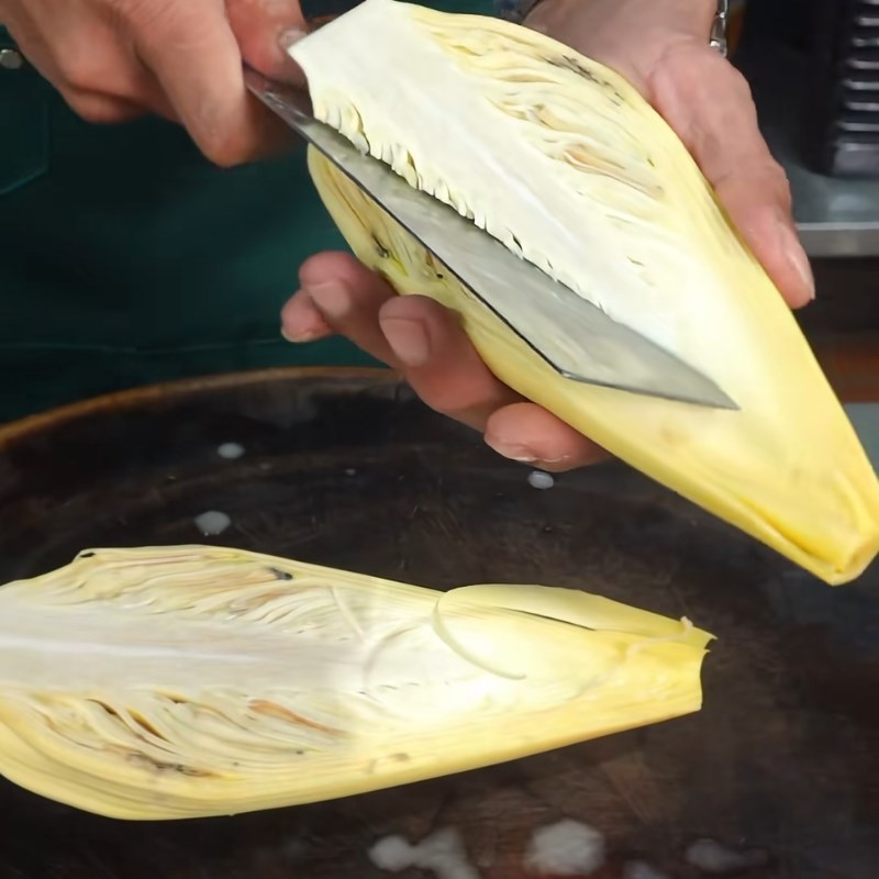 Bước 1 Sơ chế hoa chuối và rau thơm để làm gỏi hoa chuối Nộm gà hoa chuối
