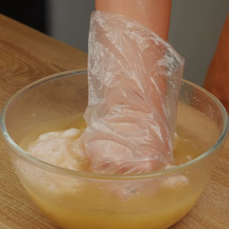 Bước 1 Sơ chế lòng già sạch nhớt, hết hôi lòng già xào dưa chua