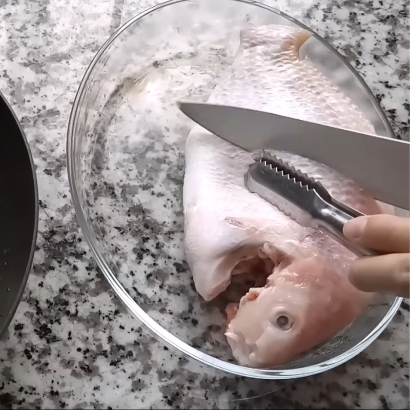 Bước 1 Sơ chế nguyên liệu Cá diêu hồng hấp hành gừng