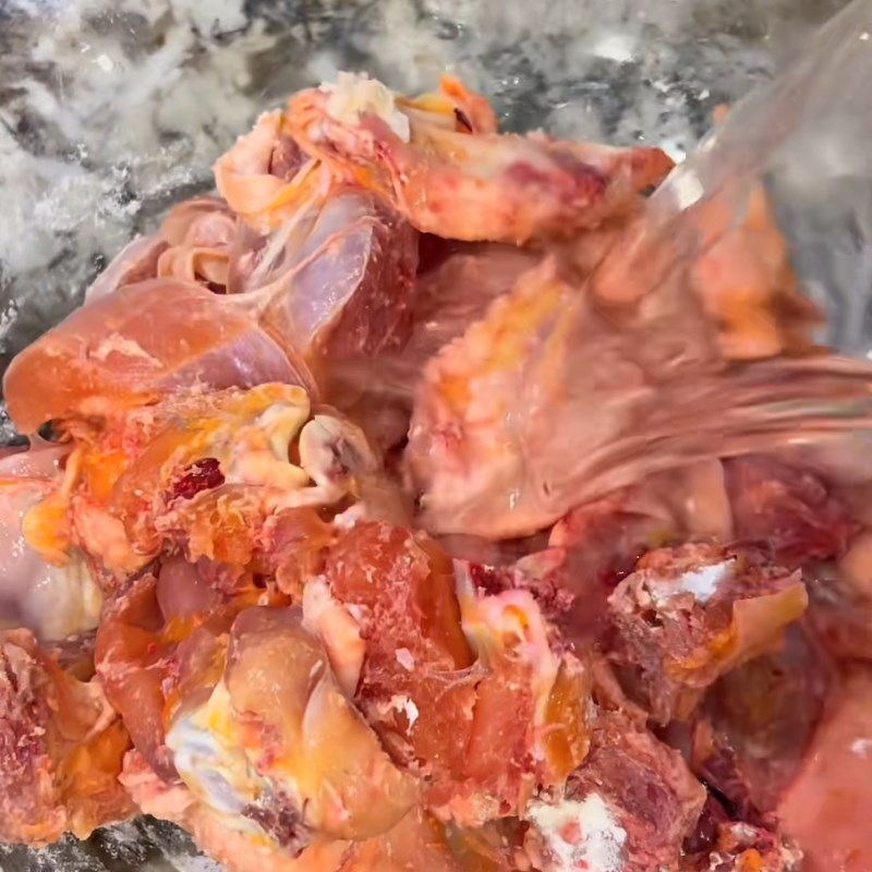 Bước 1 Sơ chế nguyên liệu Gà rang nghệ