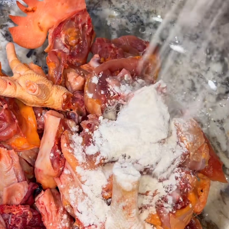 Bước 1 Sơ chế nguyên liệu Gà rang nghệ