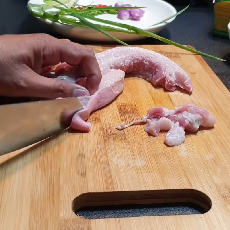 Bước 1 Sơ chế nguyên liệu Kho quẹt thịt ba rọi