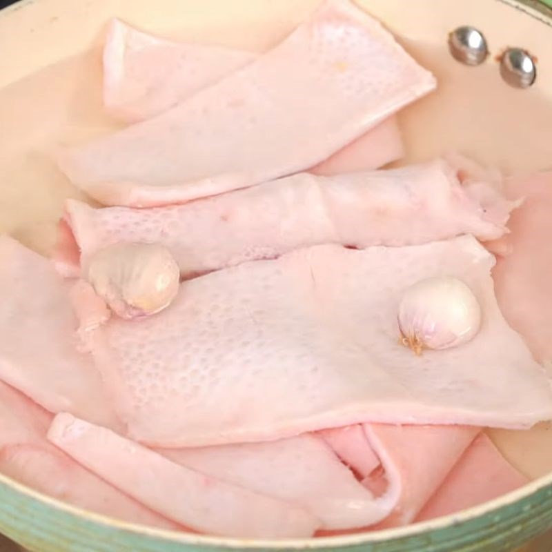 Bước 1 Sơ chế nguyên liệu làm nem chua rán nem chua rán