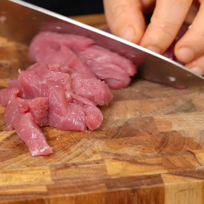 Bước 1 Sơ chế nguyên liệu làm nem chua rán nem chua rán