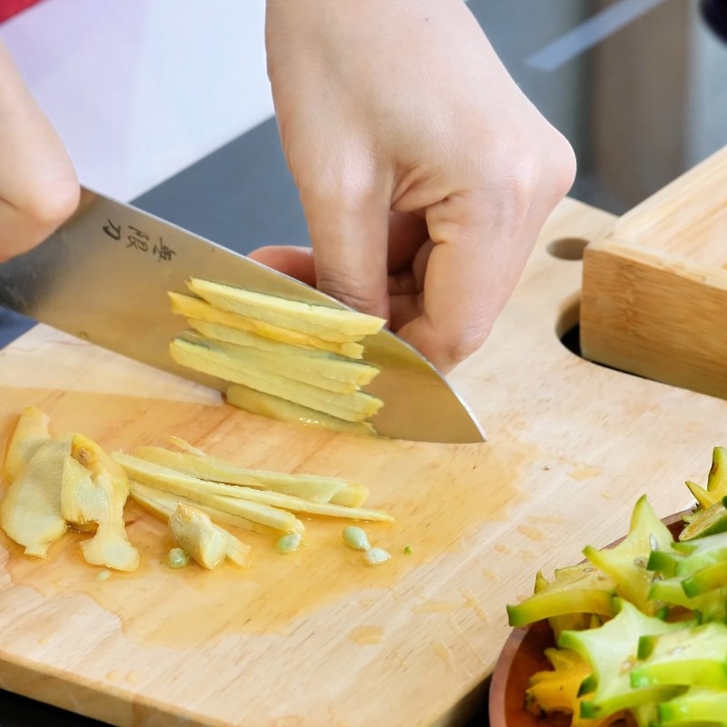 Bước 1 Sơ chế nguyên liệu tươi ngon Khế ngâm mật ong