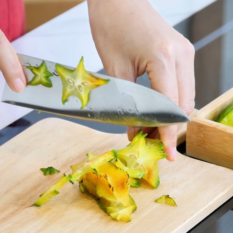 Bước 1 Sơ chế nguyên liệu tươi ngon Khế ngâm mật ong