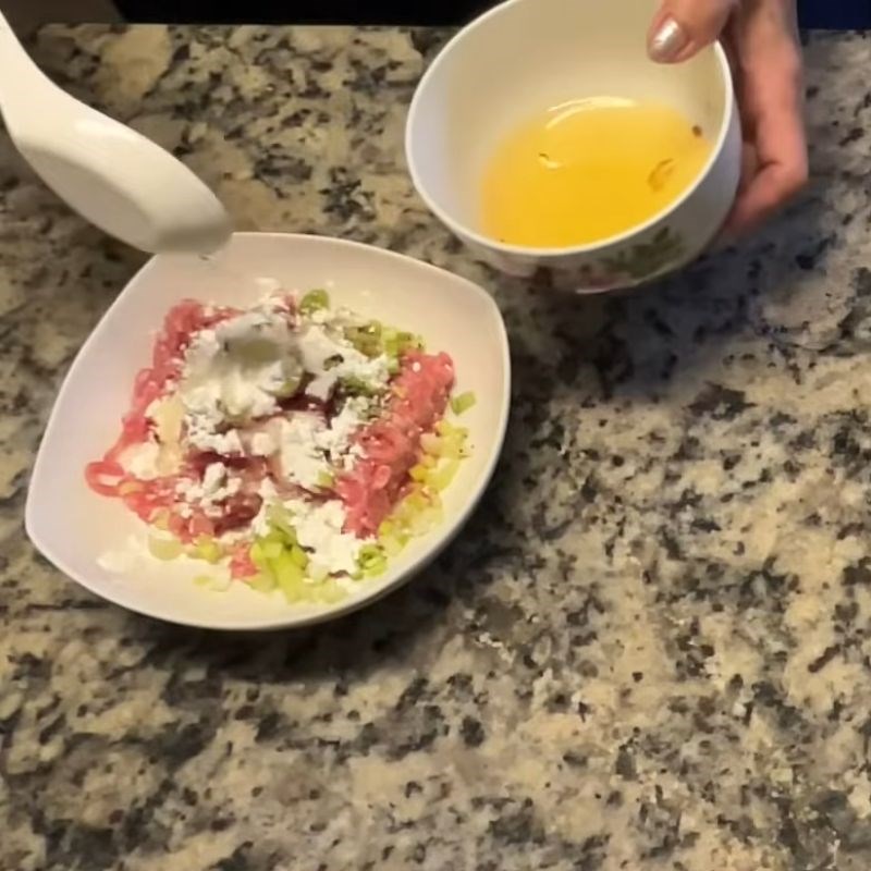 Bước 3 Sơ chế nhân thịt và trứng gà bánh cuốn quảng đông