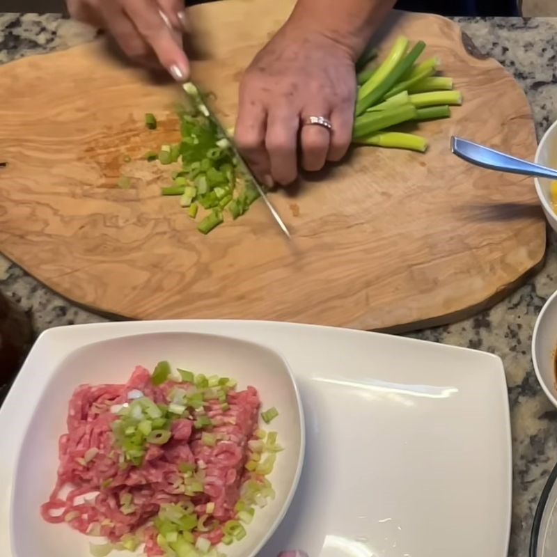 Bước 3 Sơ chế nhân thịt và trứng gà bánh cuốn quảng đông