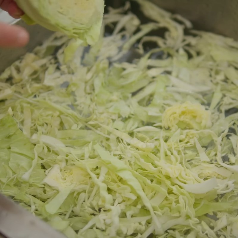 Bước 1 Sơ chế rau củ Dưa bắp cải muối