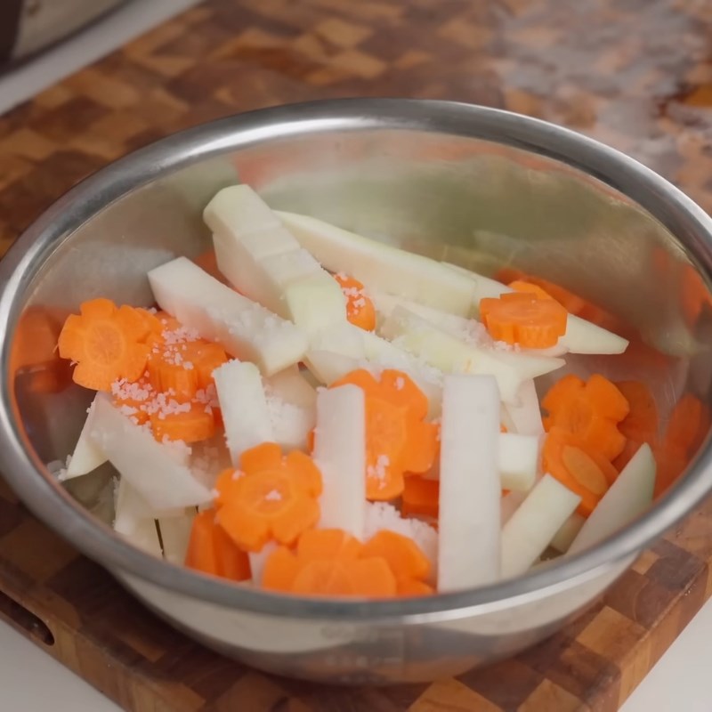 Bước 1 Sơ chế rau củ su hào cà rốt Dưa góp su hào cà rốt