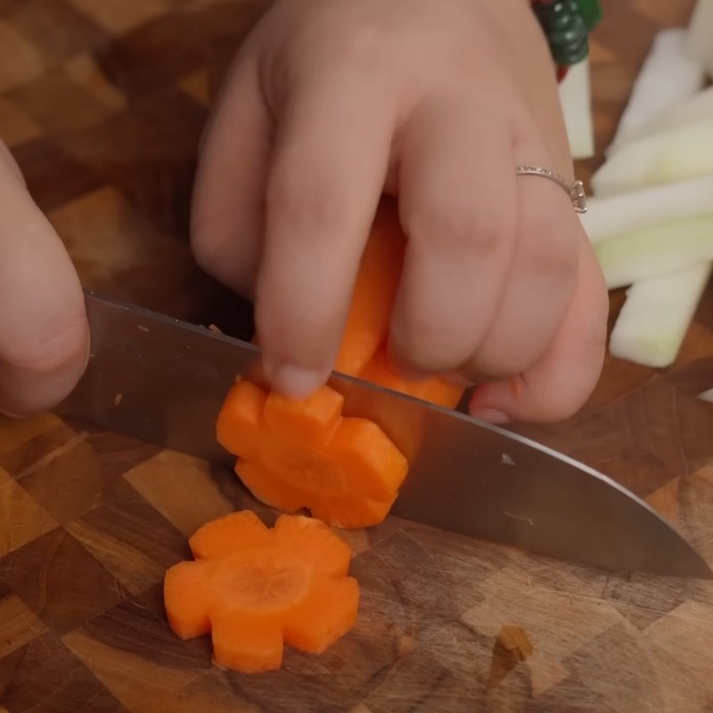 Bước 1 Sơ chế rau củ su hào cà rốt Dưa góp su hào cà rốt