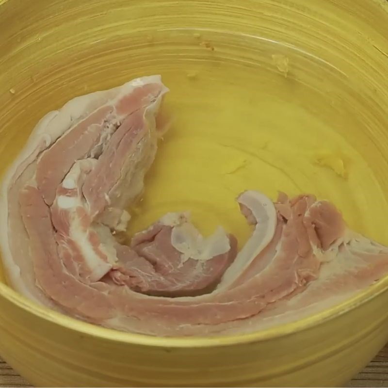 Bước 1 Sơ chế thịt ba chỉ thịt hấp nồi cơm