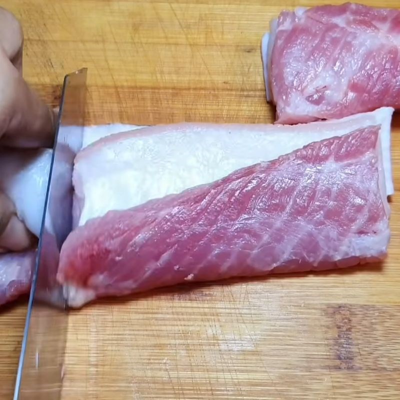 Bước 1 Sơ chế thịt ba chỉ và nguyên liệu thịt ba chỉ ngâm nước mắm