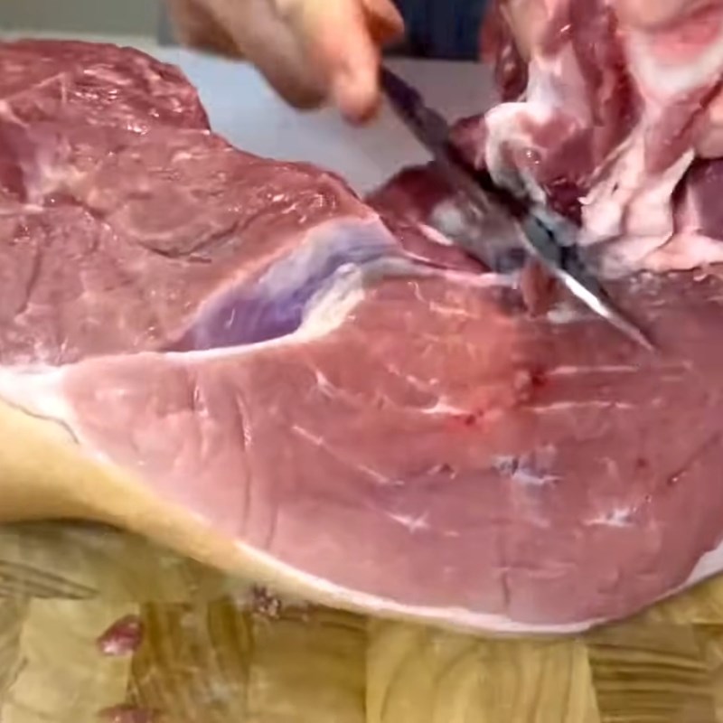 Bước 1 Sơ chế thịt làm giò lụa Giò lụa miền Bắc