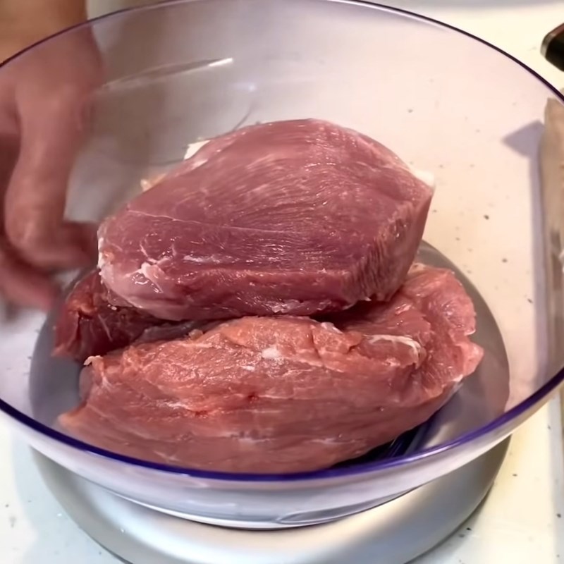 Bước 1 Sơ chế thịt làm giò lụa Giò lụa miền Bắc