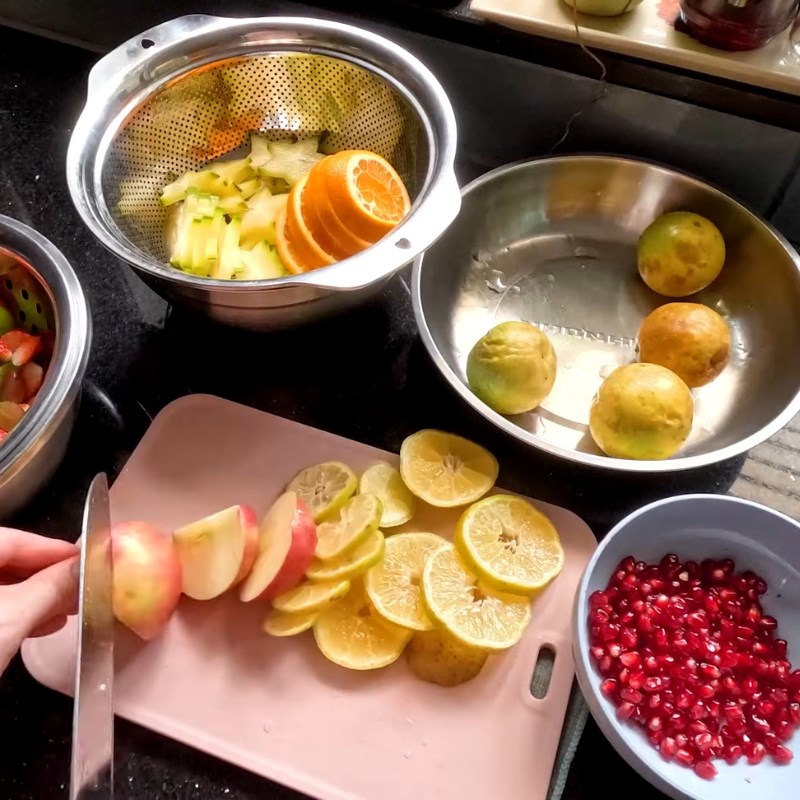 Bước 1 Sơ chế trái cây tươi Nước trái cây lên men