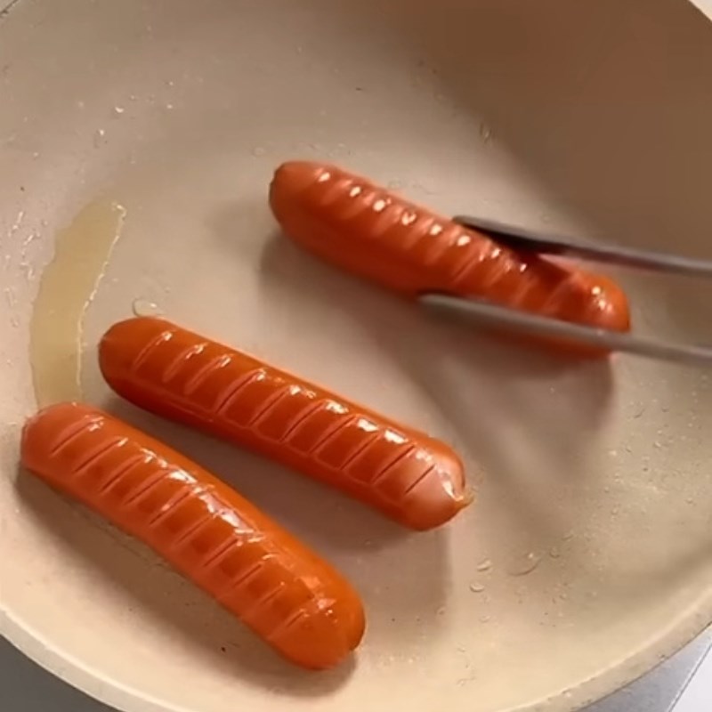 Bước 1 Sơ chế và chiên topping hấp dẫn Mì cay phô mai Hàn Quốc