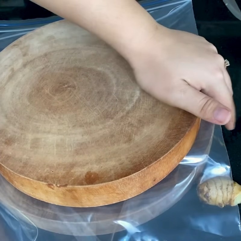 Bước 1 Sơ chế và ép chuối xiêm dẻo Chuối ép phơi khô