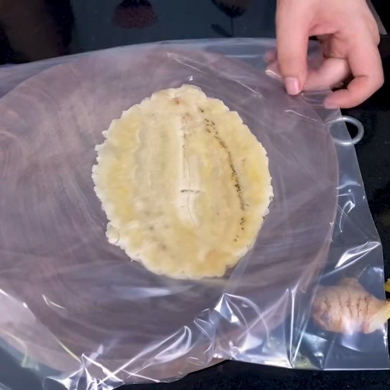 Bước 1 Sơ chế và ép chuối xiêm dẻo Chuối ép phơi khô