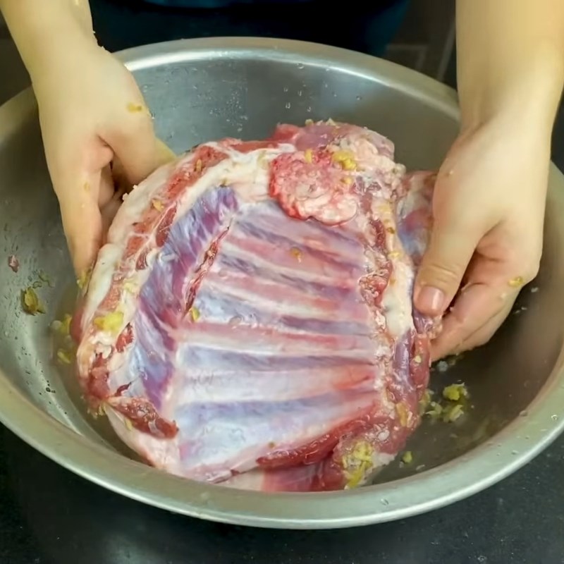 Bước 1 Sơ chế và khử mùi hôi thịt dê Lẩu dê thuốc bắc