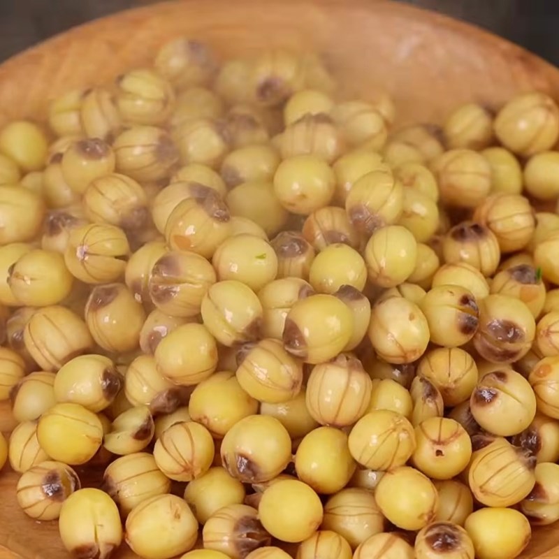 Bước 1 Sơ chế và luộc hạt sen bở tơi Chè cốm khô