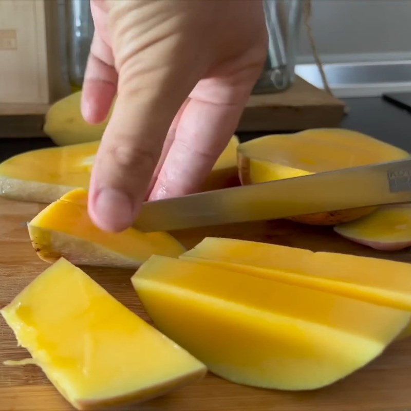 Bước 1 Sơ chế và nấu nước cốt xoài Rượu xoài