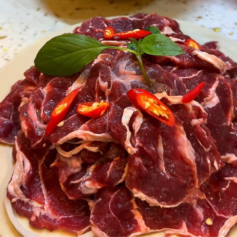 Bước 1 Sơ chế và thái mỏng bắp bò Bắp bò nhúng mẻ