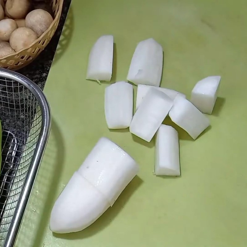 Bước 1 Sơ chế vịt và chuẩn bị nguyên liệu Vịt hầm sả