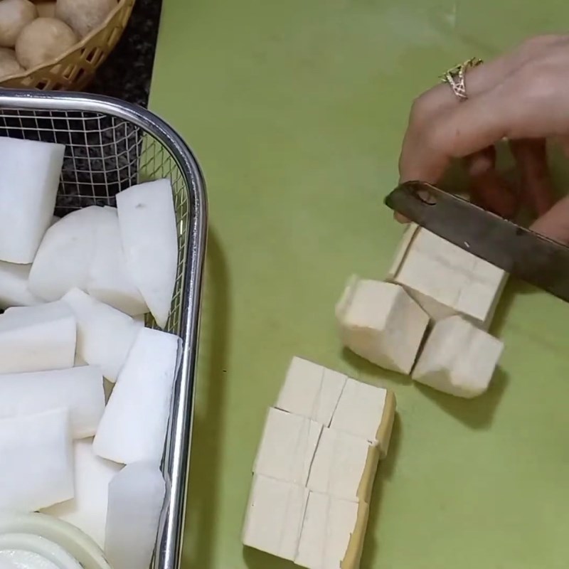 Bước 1 Sơ chế vịt và chuẩn bị nguyên liệu Vịt hầm sả