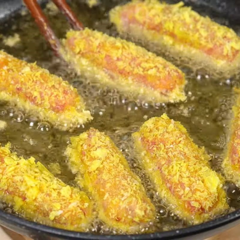 Bước 5 Tẩm bột và chiên nem chua rán giòn xốp nem chua rán