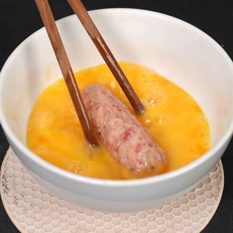 Bước 5 Tẩm bột và chiên nem chua rán giòn xốp nem chua rán