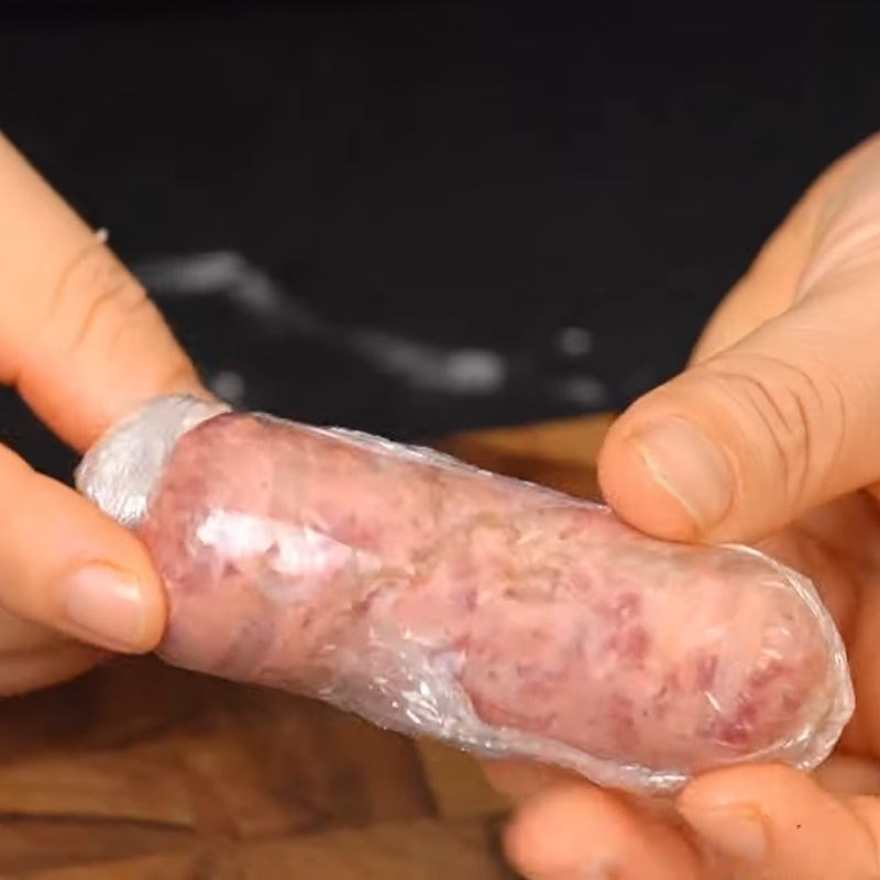 Bước 3 Tạo hình nem và làm đông nem chua rán