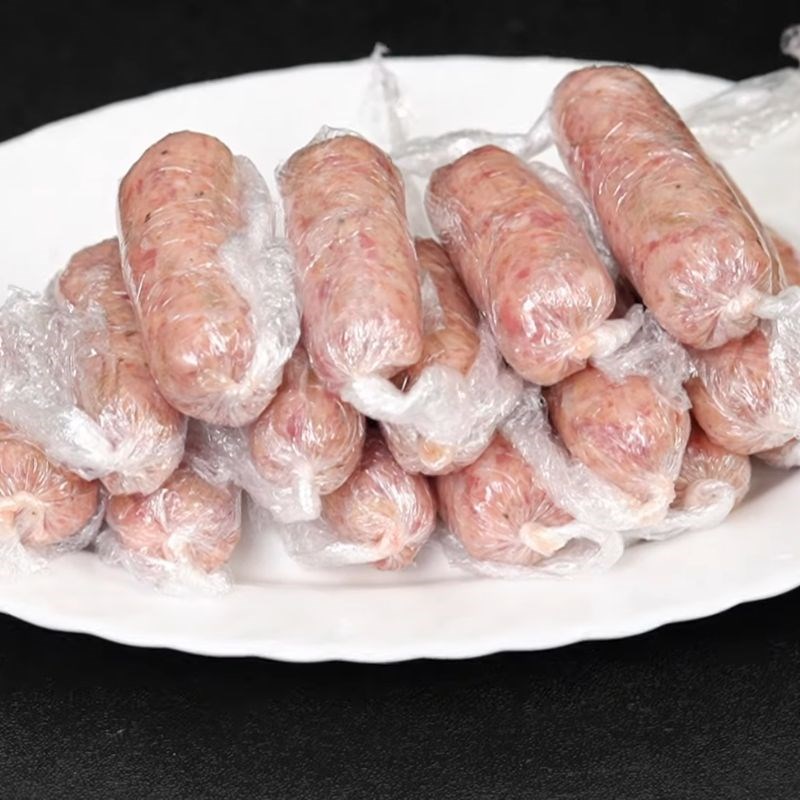 Bước 3 Tạo hình nem và làm đông nem chua rán