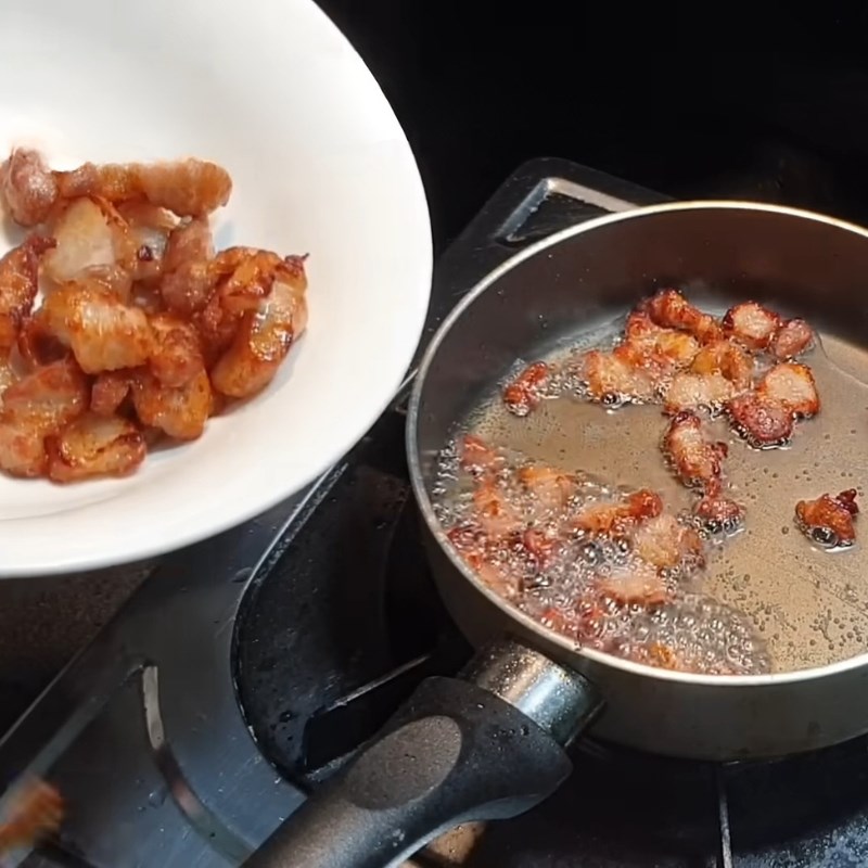 Bước 2 Thắng tóp mỡ vàng giòn béo ngậy Kho quẹt thịt ba rọi